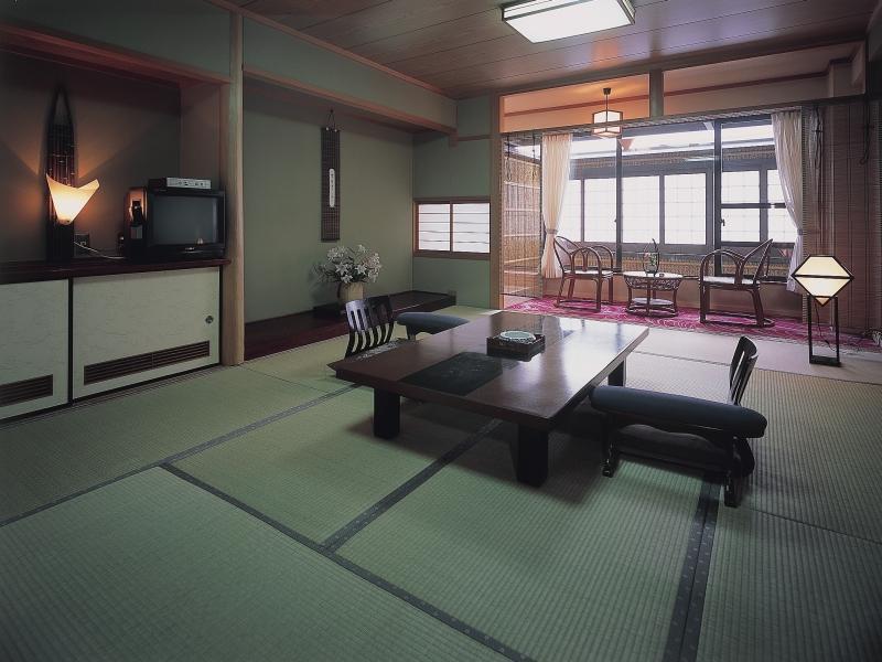 Gero Royal Hotel Miyabitei Buitenkant foto